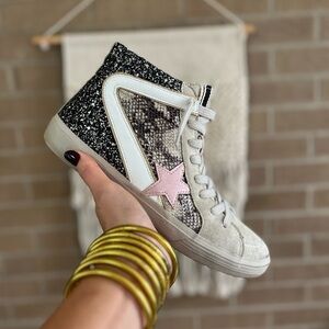 ShuShop High-Top Sneakers with Pink Star and Snakeskin Pattern